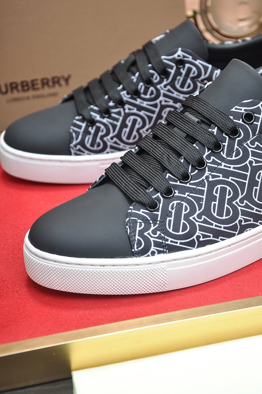 Burberry Black Pattern Low-Top Sneakers