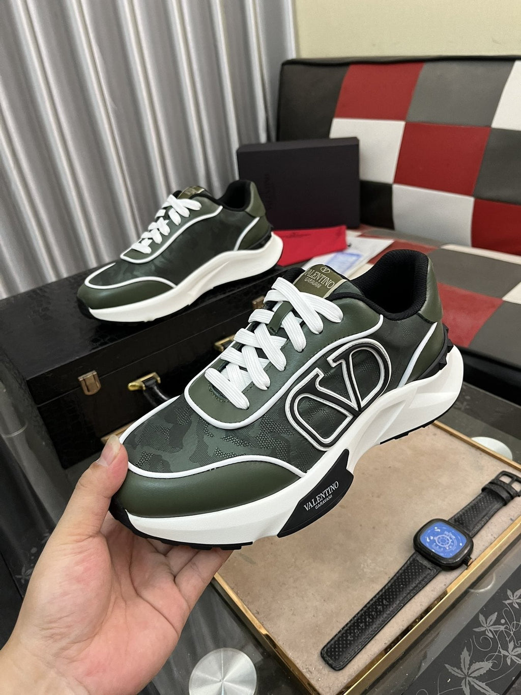 Outlined Emblem Low-Top Sneakers
