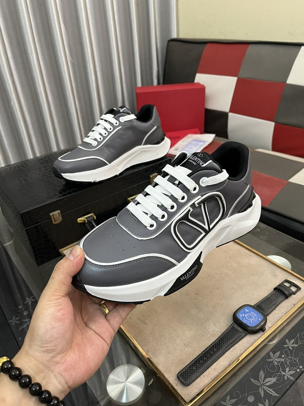 Outlined Emblem Low-Top Sneakers