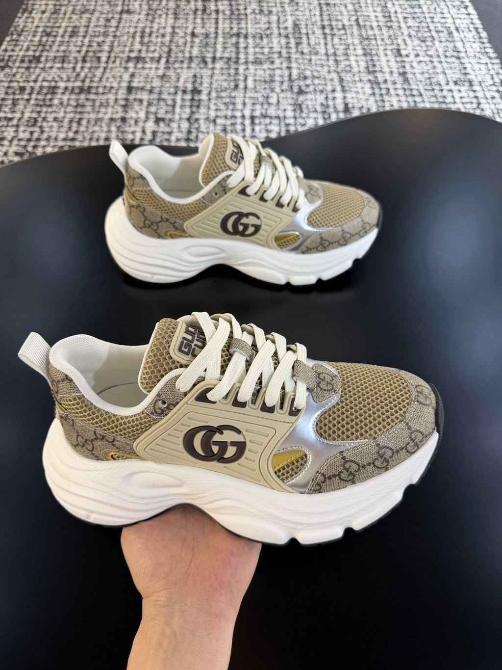 Gucci GG Logo Low-Top Sneakers